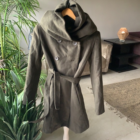 OLIVE GREEN WINTER COAT: Double breast, knee length. Unique collar-hood - Picture 5 of 16